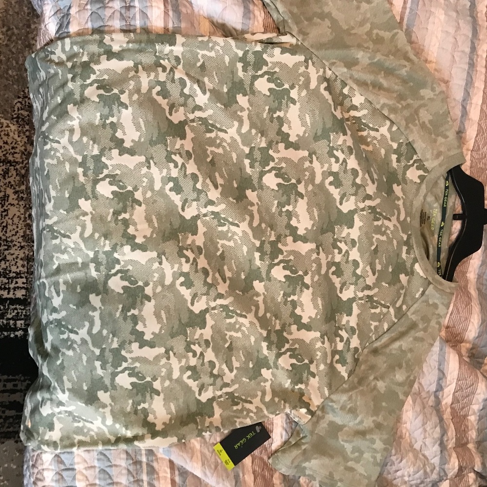 XL light green army Tek Gear athletic r shirt